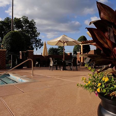 Hampton Inn & Suites Nashville-Vanderbilt-Elliston Place Bagian luar foto