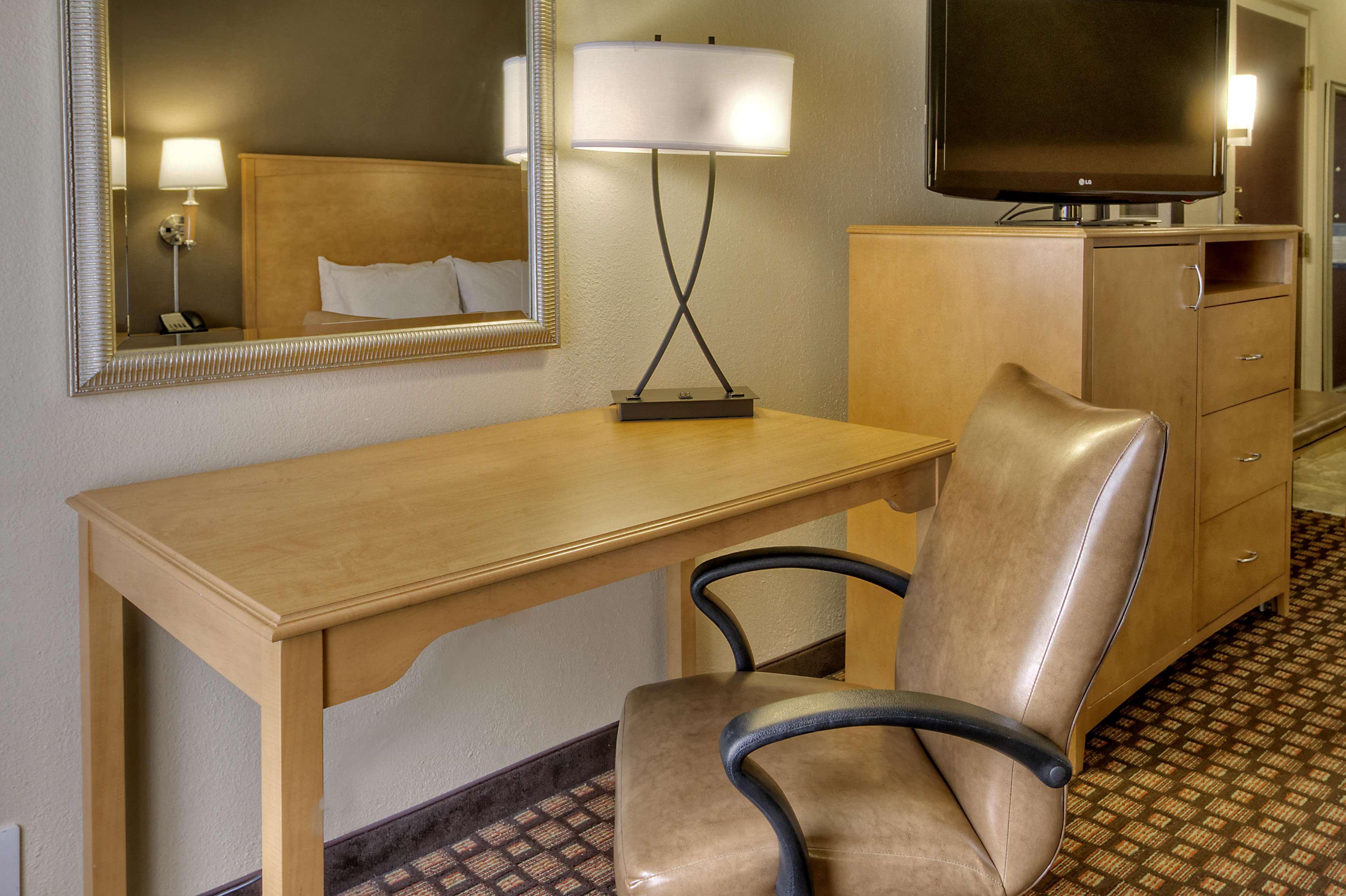 Hampton Inn & Suites Nashville-Vanderbilt-Elliston Place Bagian luar foto