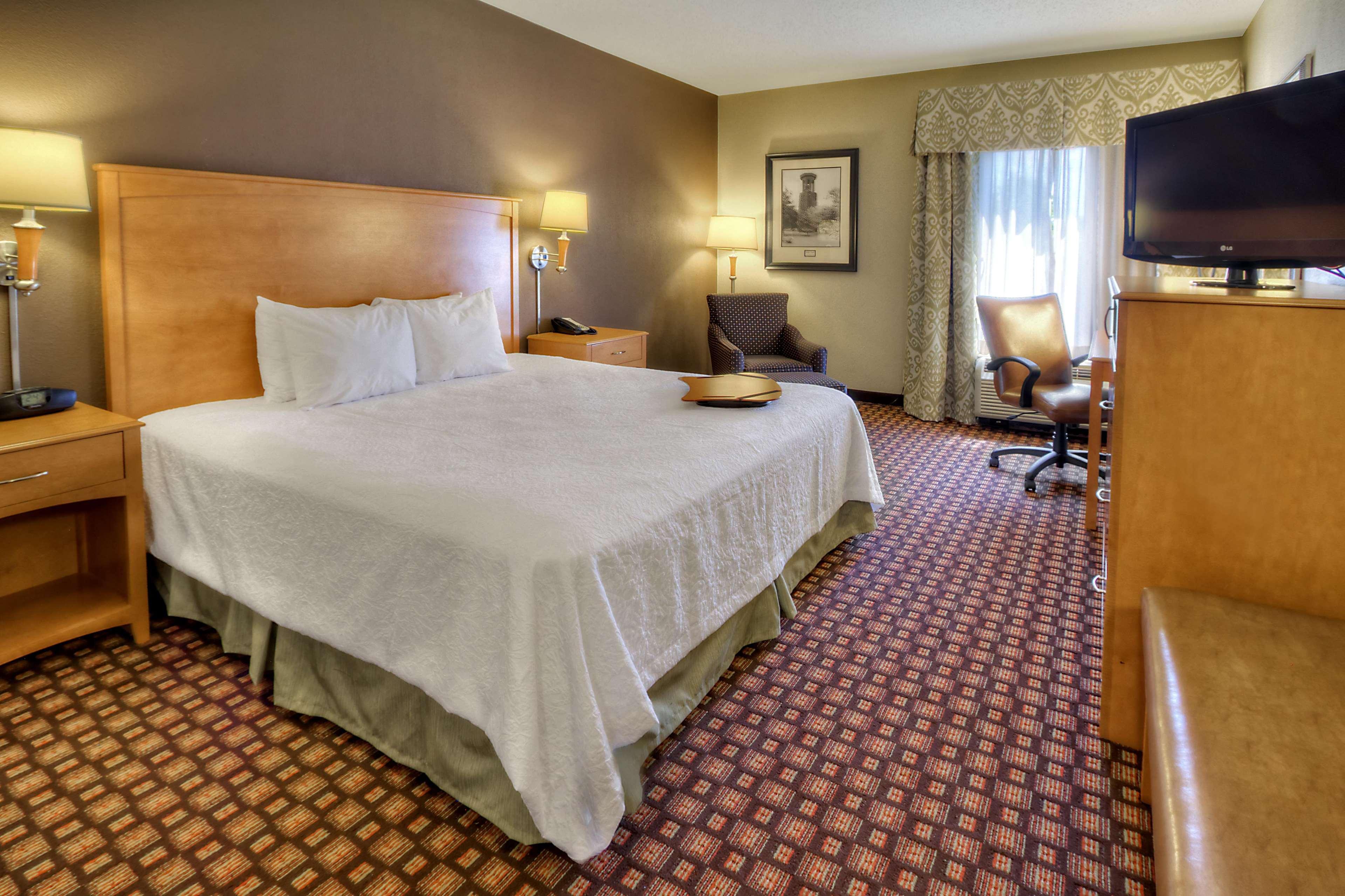 Hampton Inn & Suites Nashville-Vanderbilt-Elliston Place Bagian luar foto