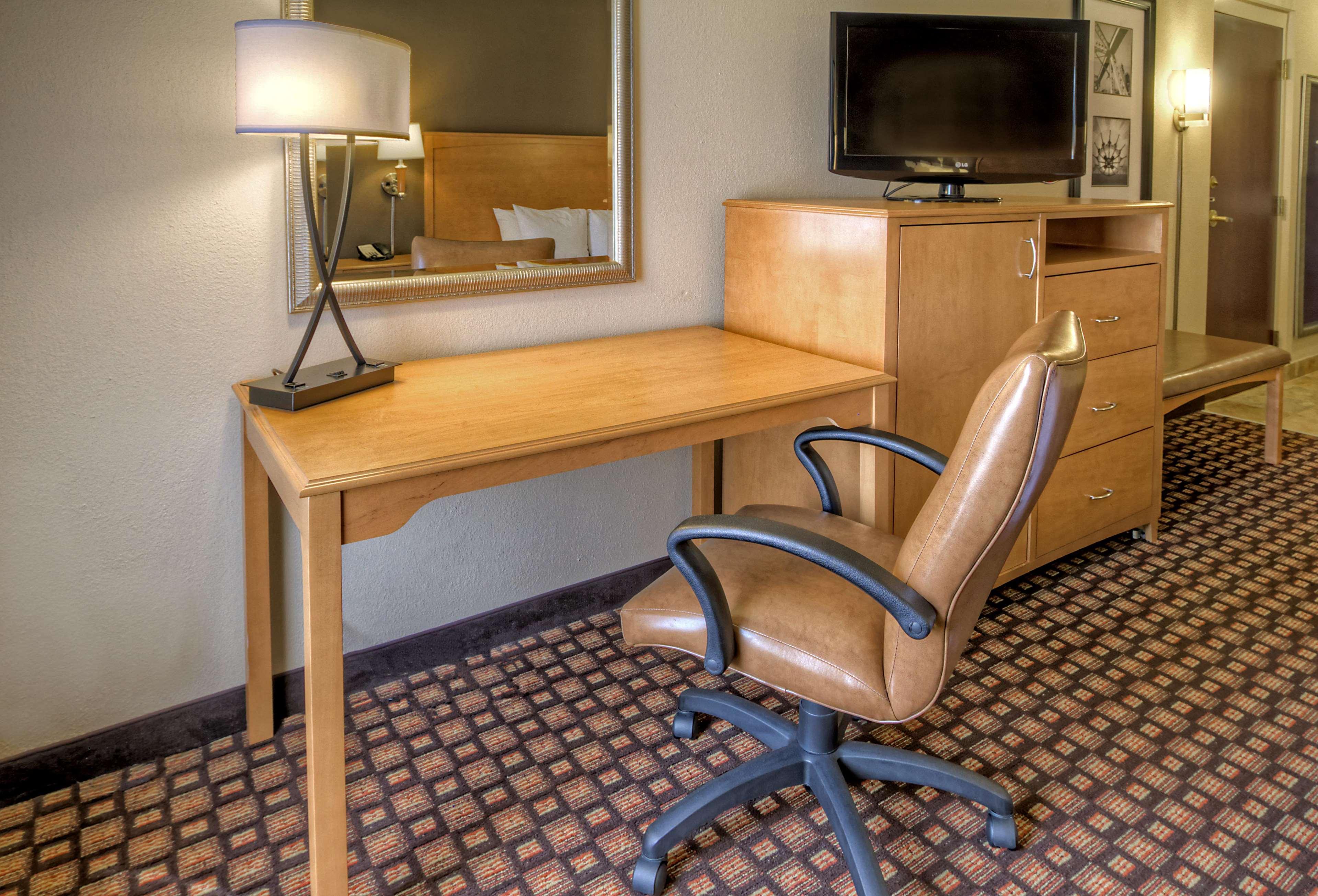 Hampton Inn & Suites Nashville-Vanderbilt-Elliston Place Bagian luar foto