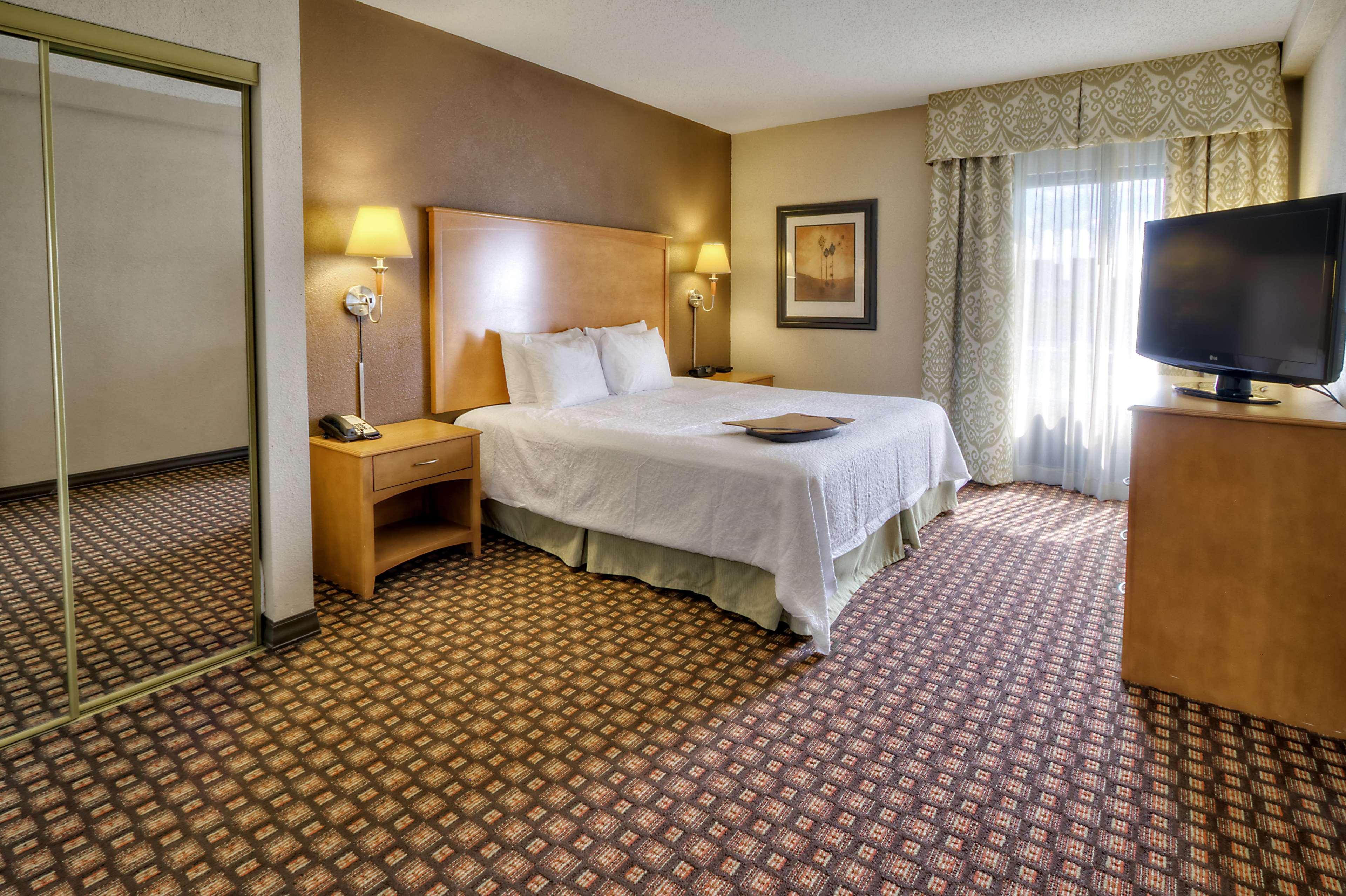 Hampton Inn & Suites Nashville-Vanderbilt-Elliston Place Bagian luar foto