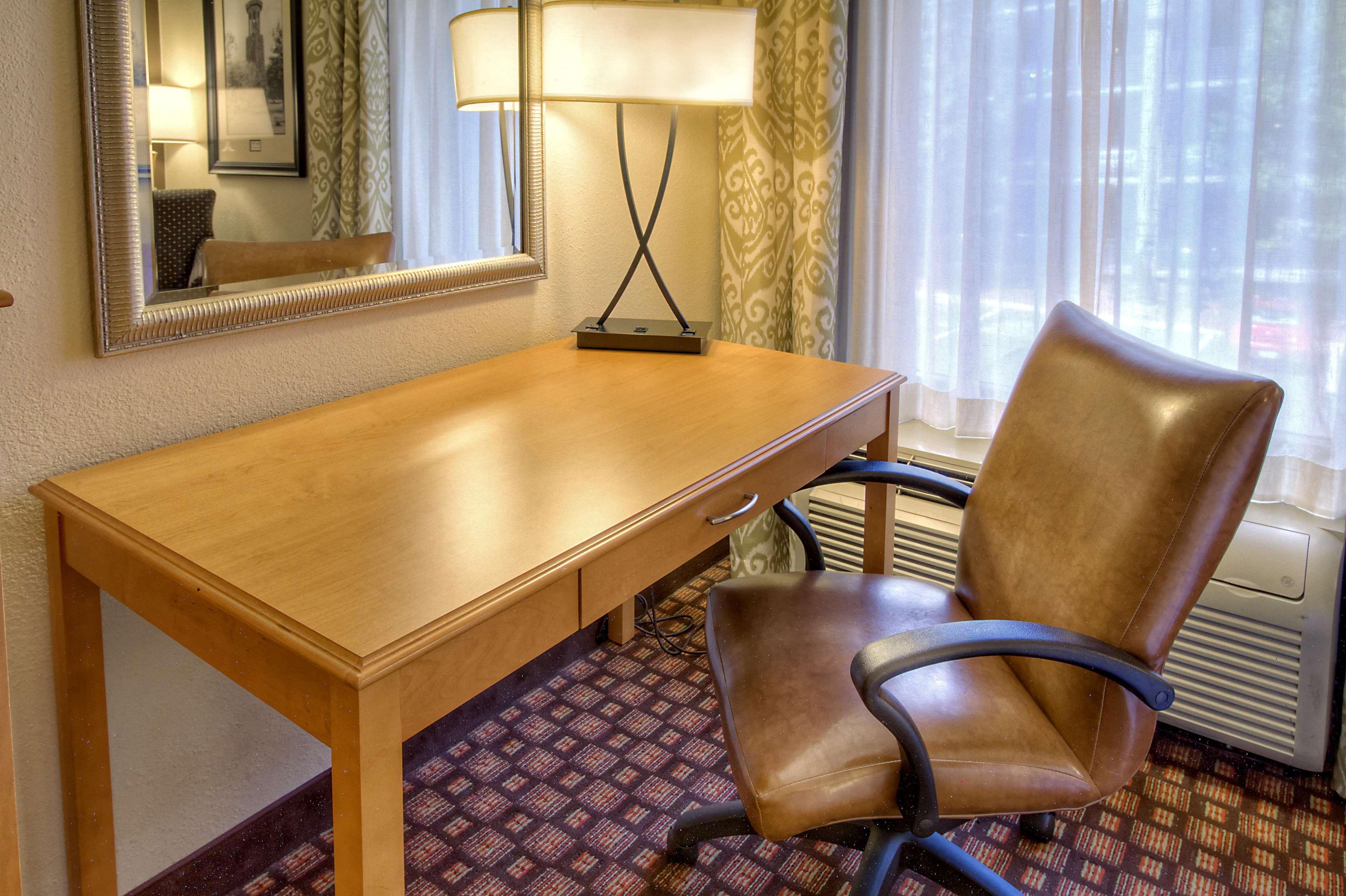Hampton Inn & Suites Nashville-Vanderbilt-Elliston Place Bagian luar foto