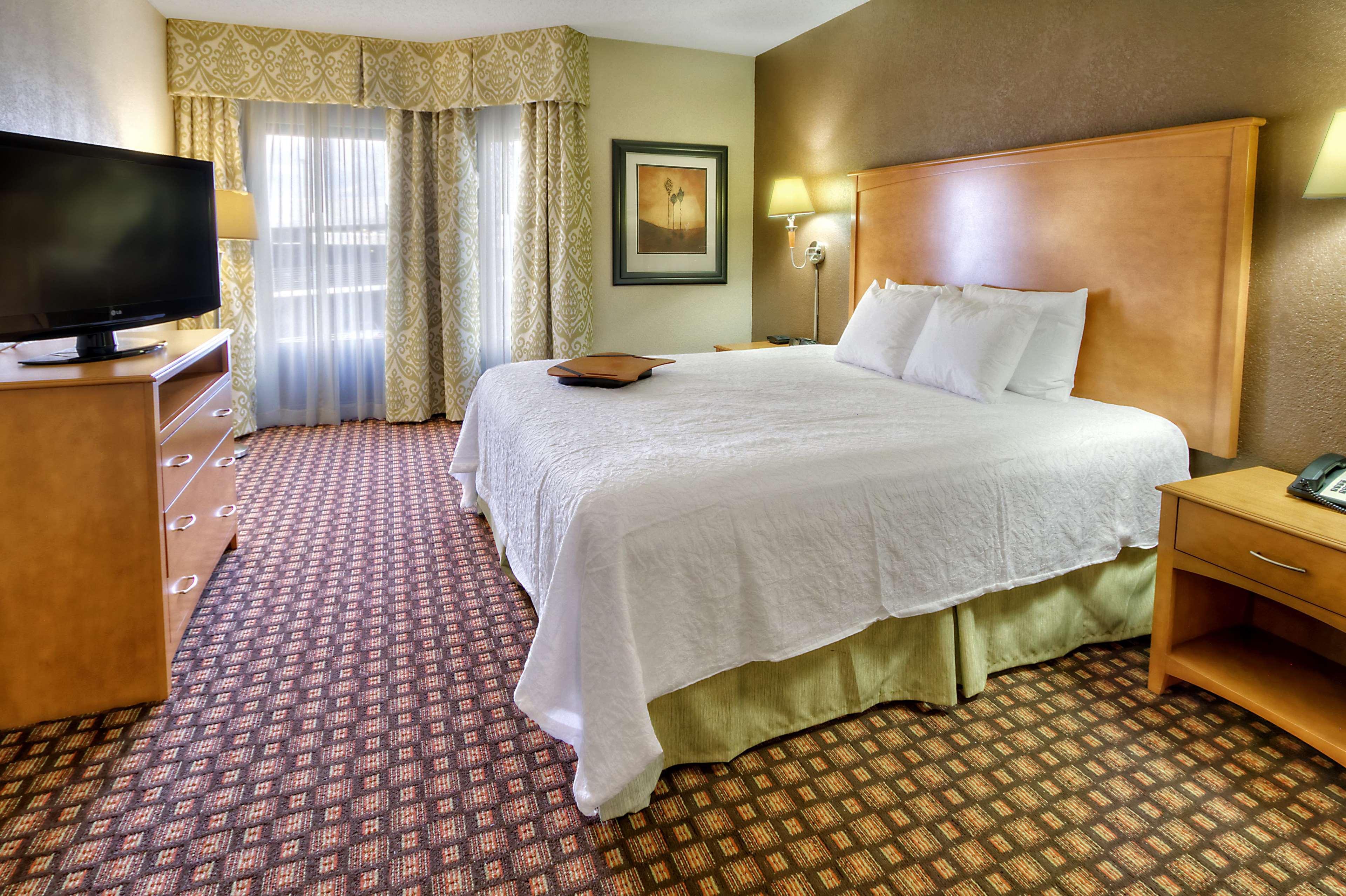 Hampton Inn & Suites Nashville-Vanderbilt-Elliston Place Bagian luar foto