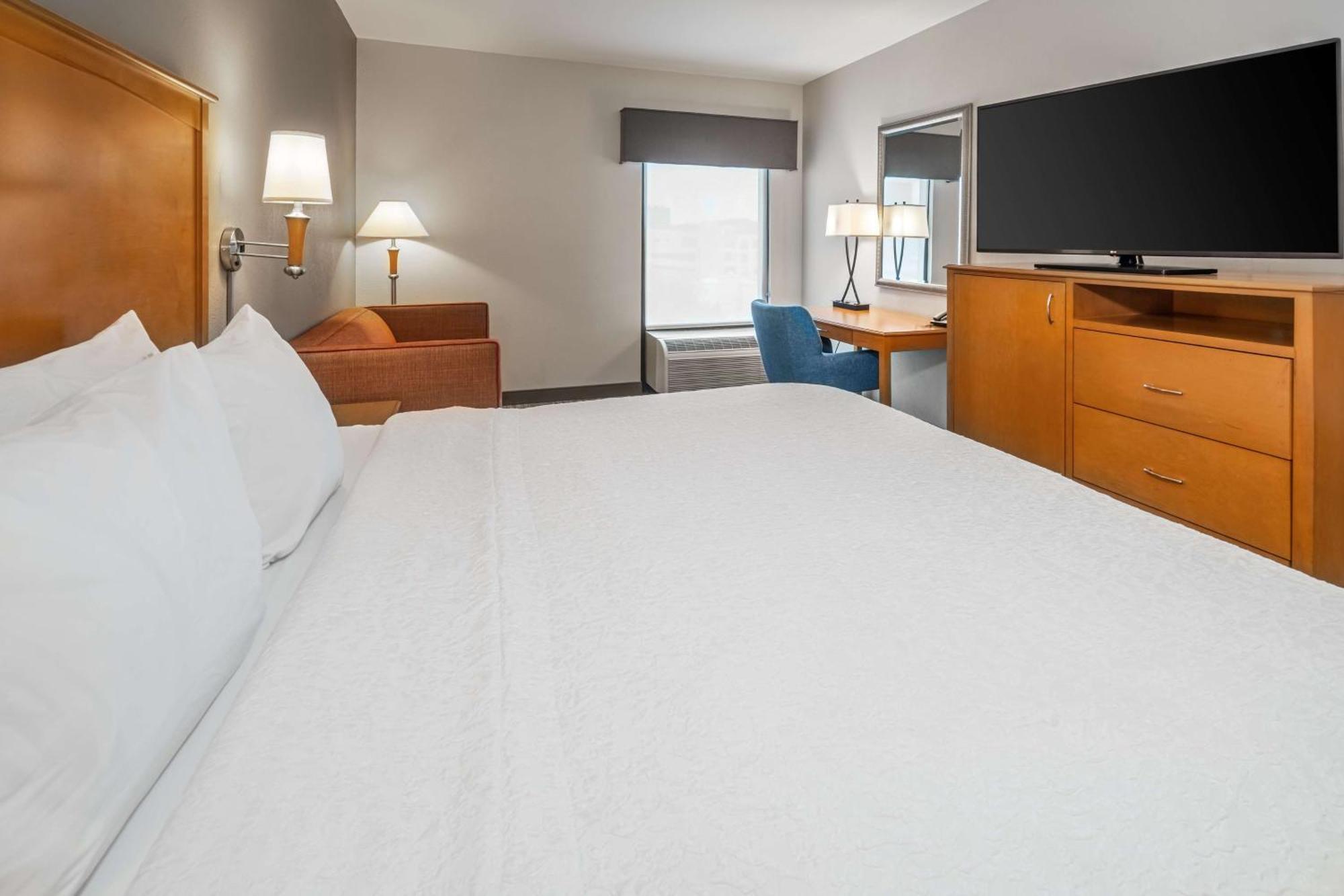 Hampton Inn & Suites Nashville-Vanderbilt-Elliston Place Bagian luar foto