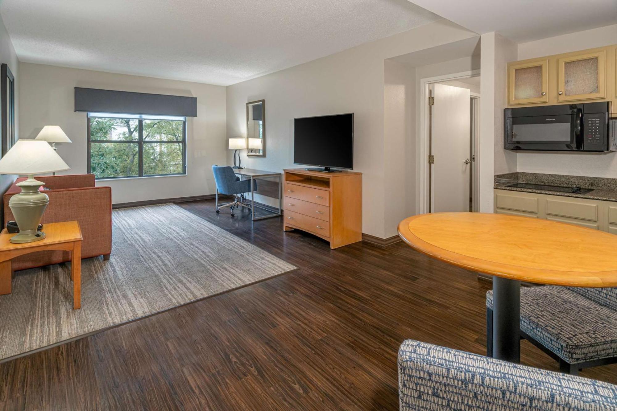 Hampton Inn & Suites Nashville-Vanderbilt-Elliston Place Bagian luar foto