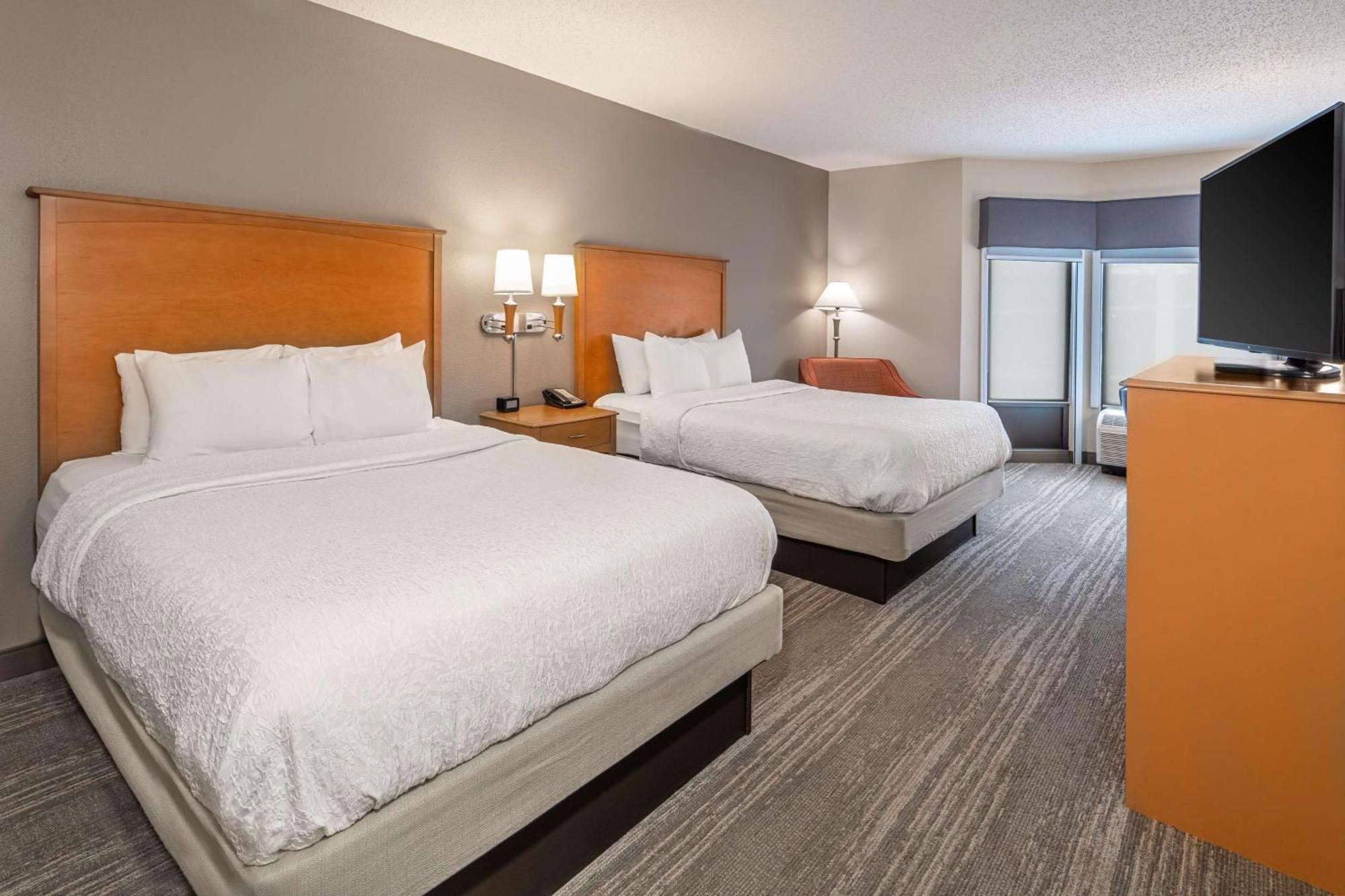 Hampton Inn & Suites Nashville-Vanderbilt-Elliston Place Bagian luar foto