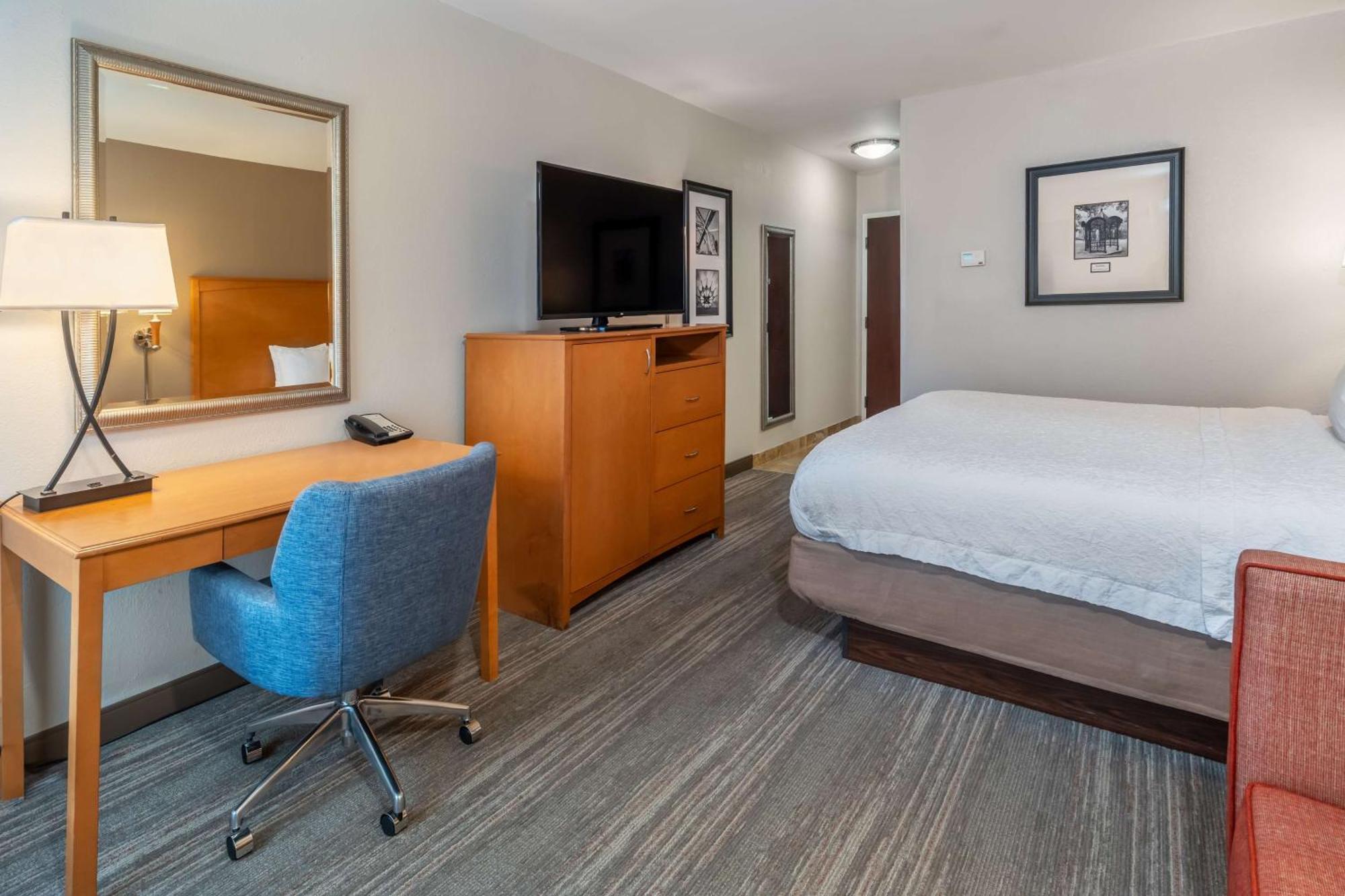 Hampton Inn & Suites Nashville-Vanderbilt-Elliston Place Bagian luar foto