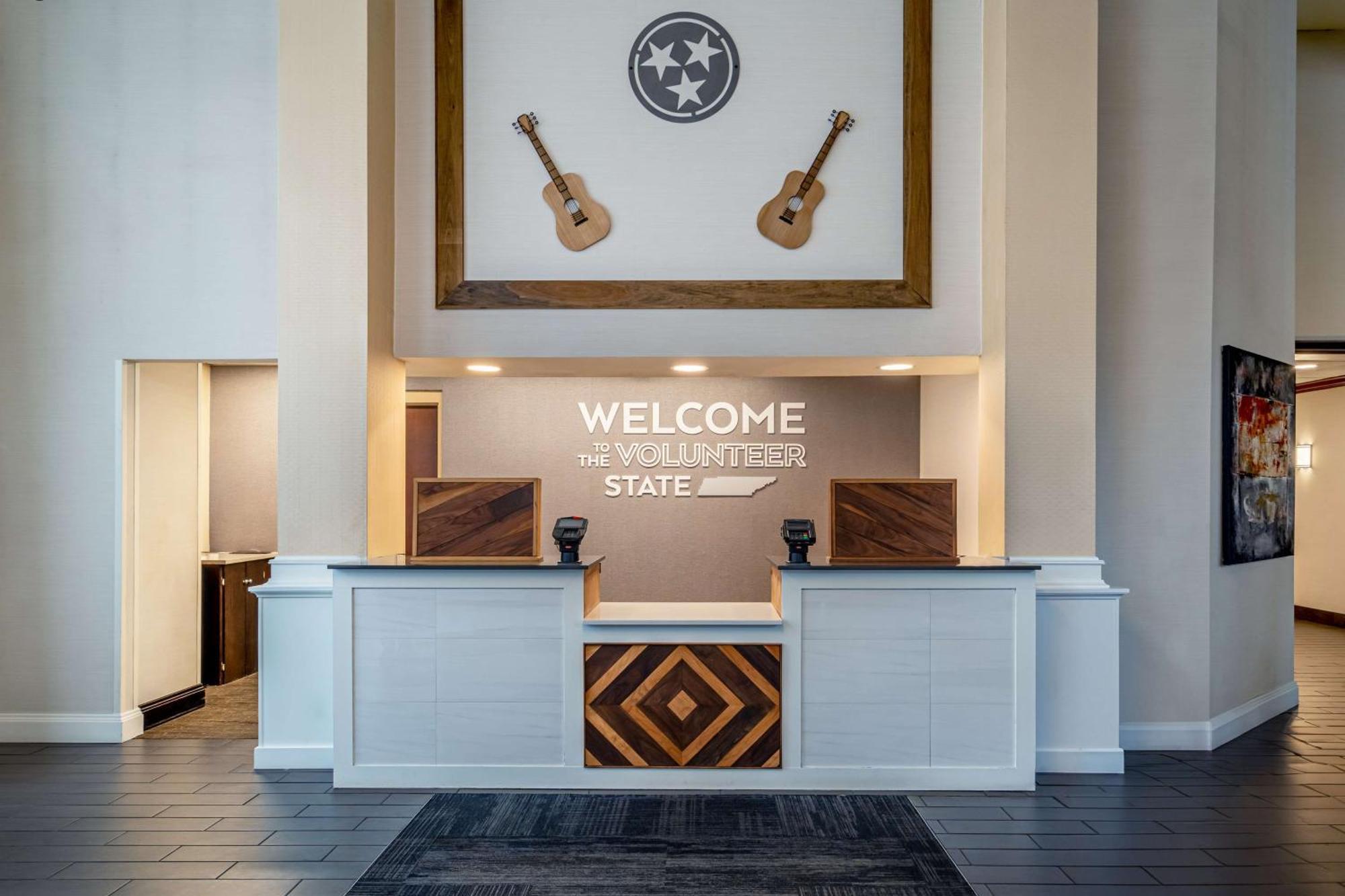 Hampton Inn & Suites Nashville-Vanderbilt-Elliston Place Bagian luar foto