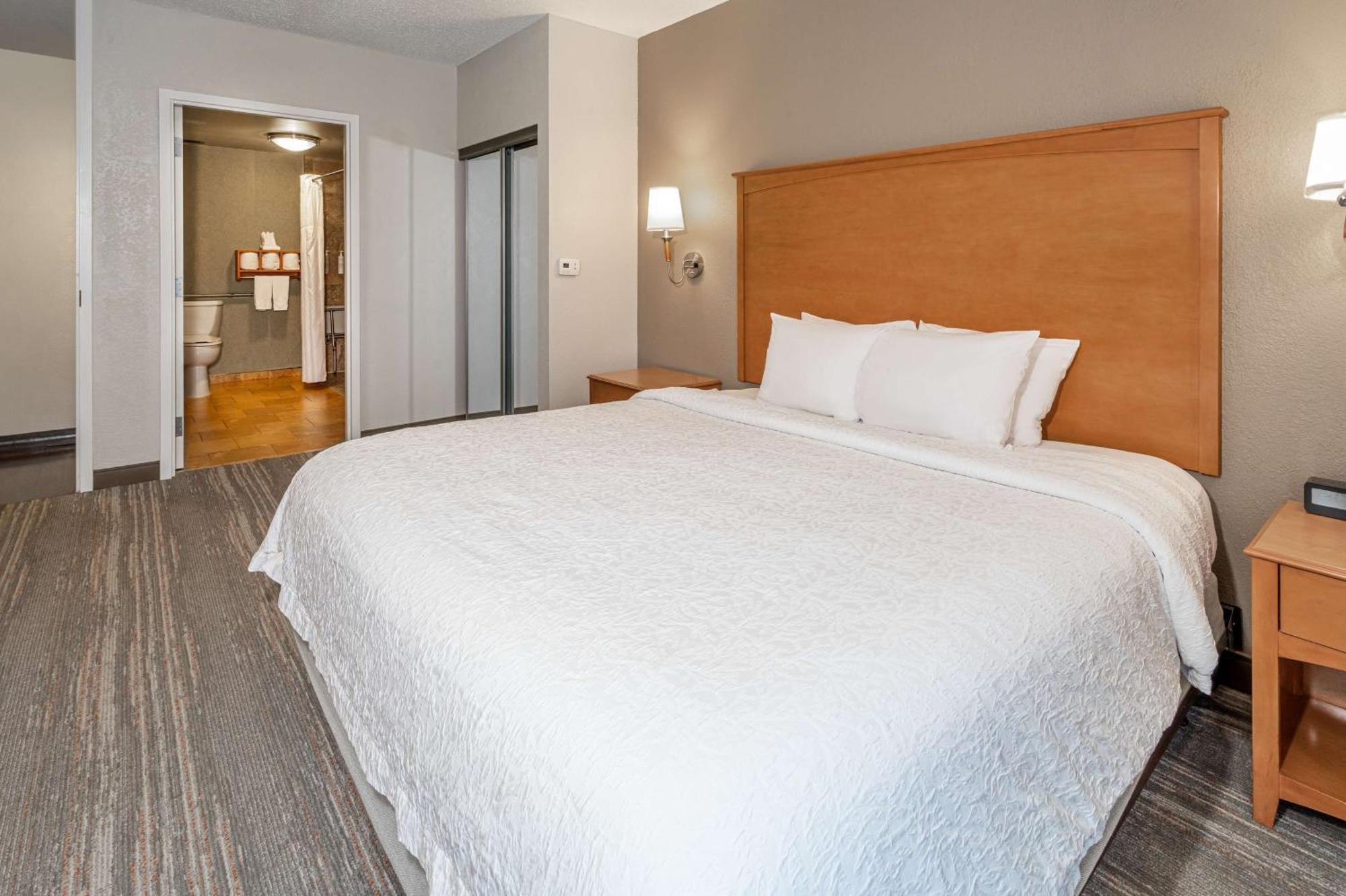Hampton Inn & Suites Nashville-Vanderbilt-Elliston Place Bagian luar foto