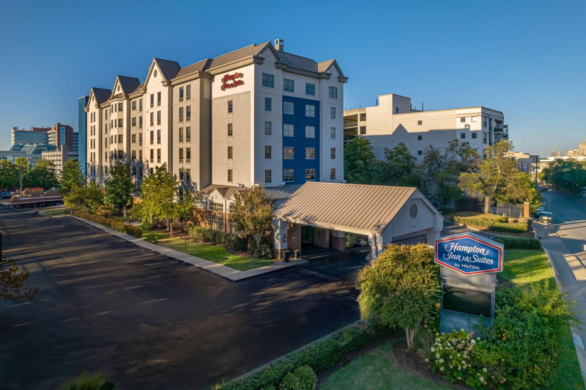 Hampton Inn & Suites Nashville-Vanderbilt-Elliston Place Bagian luar foto
