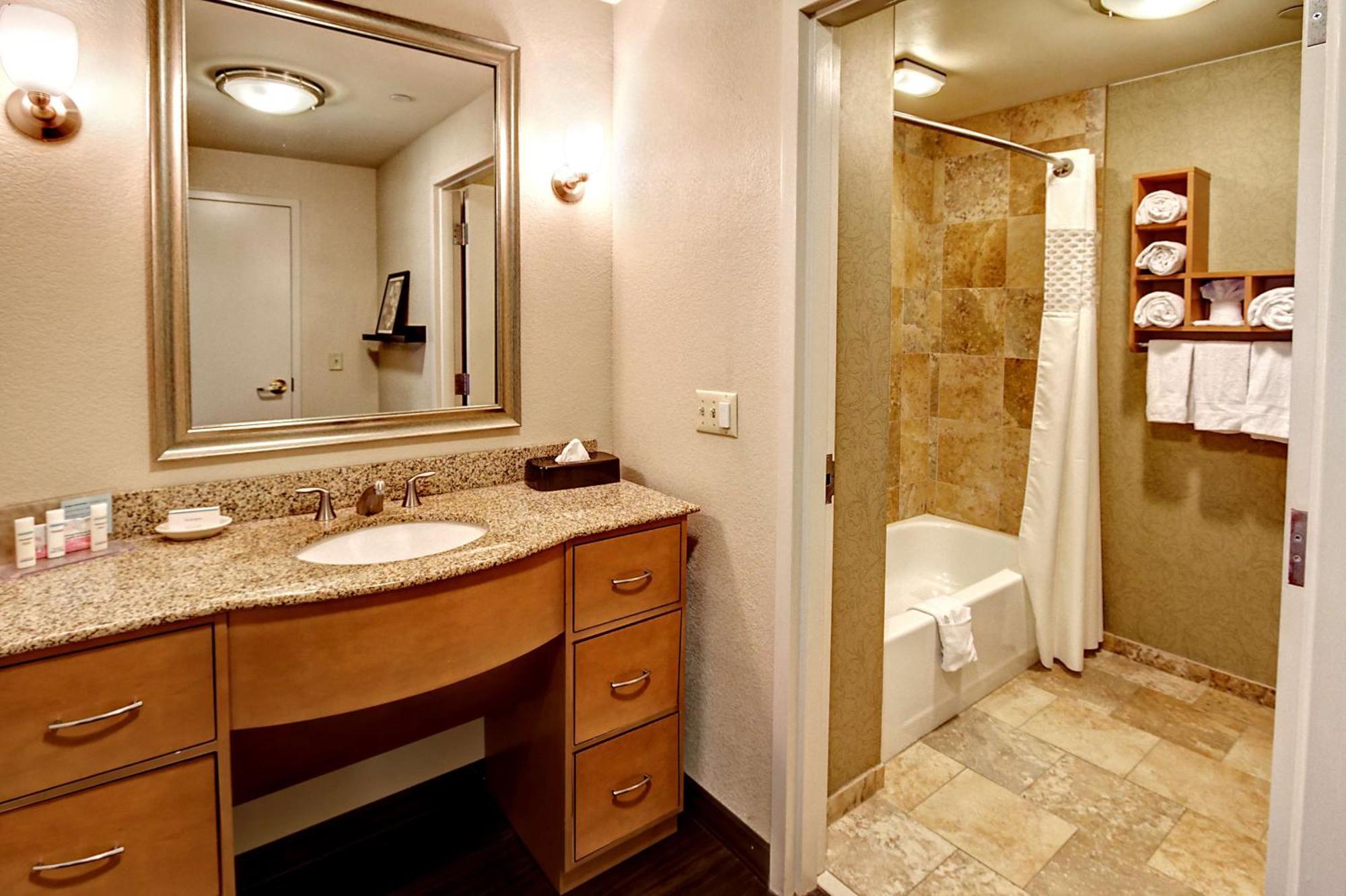 Hampton Inn & Suites Nashville-Vanderbilt-Elliston Place Bagian luar foto