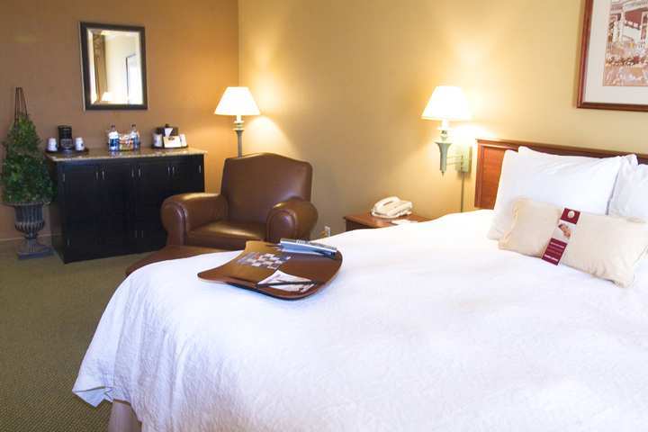 Hampton Inn & Suites Nashville-Vanderbilt-Elliston Place Bagian luar foto