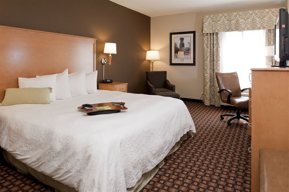 Hampton Inn & Suites Nashville-Vanderbilt-Elliston Place Bagian luar foto